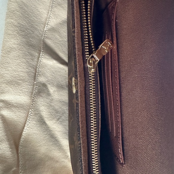 Louis Vuitton- Ivy wallet chain - Brand New w Purchase receipt. - Picture 5 of 9